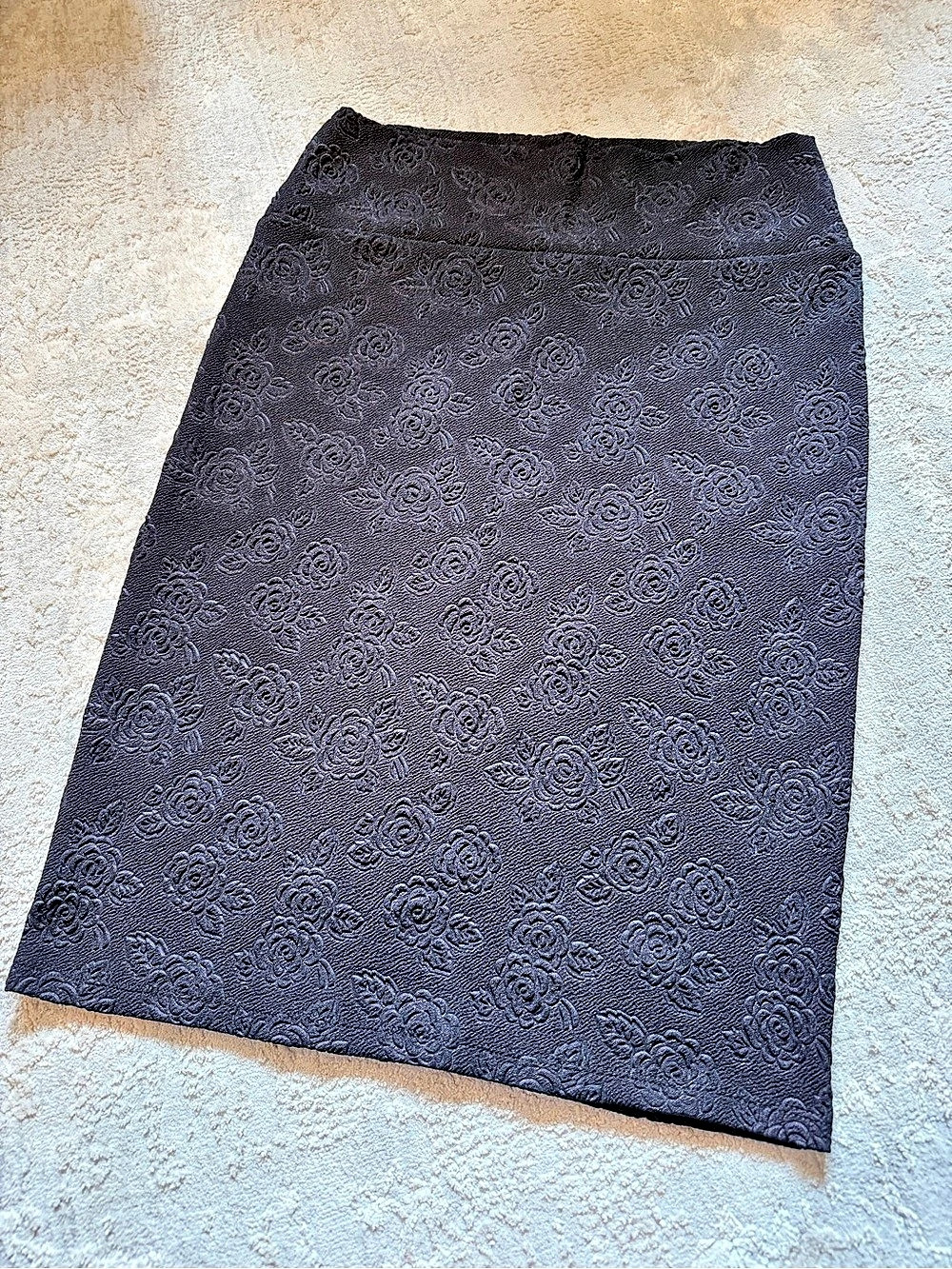 LuLaRoe Cassie Pencil Skirt Floral Skirt Black/Red Medium